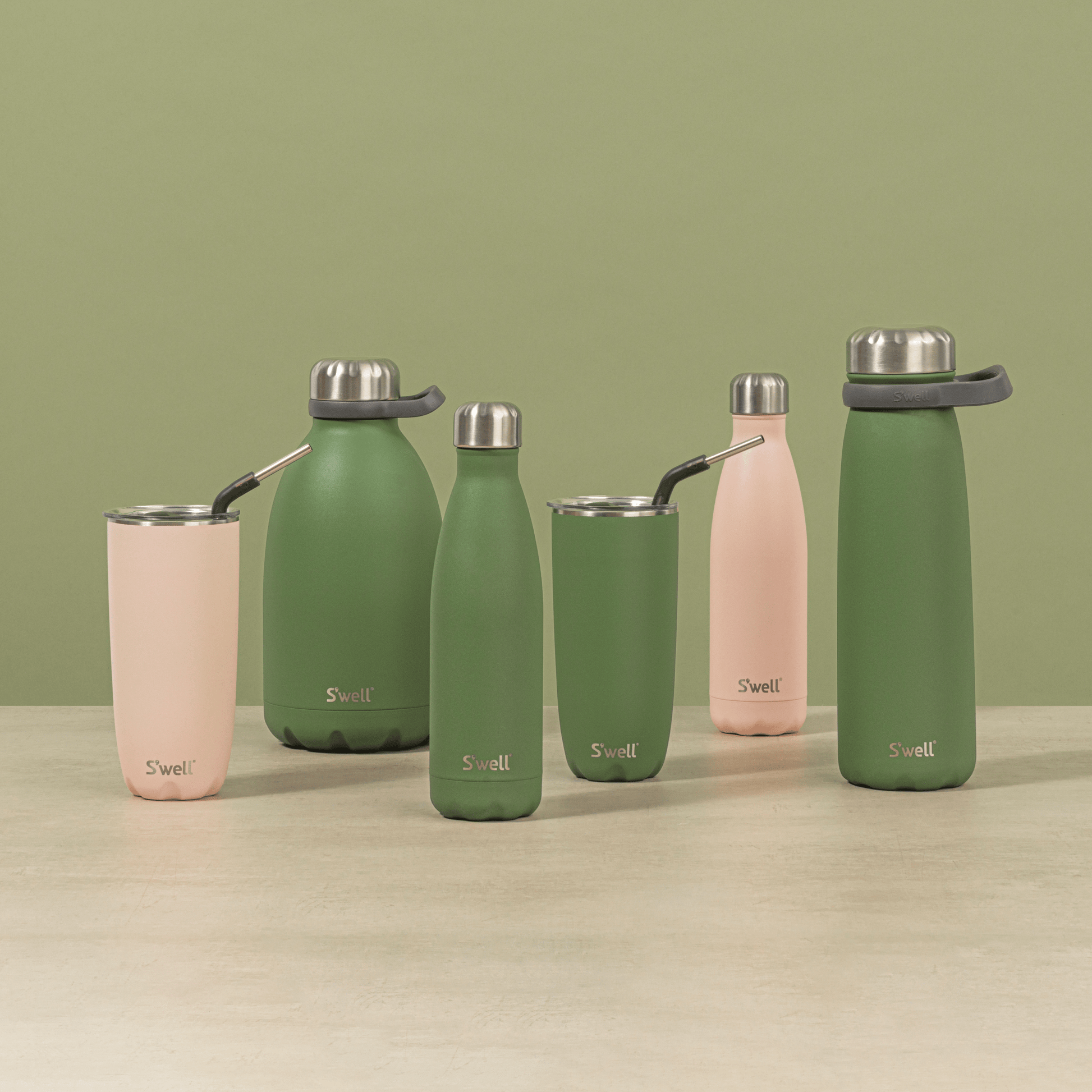 roamer-64oz-q4 Swell-64oz-GreenJasper-Roamer-Lifestyle.png