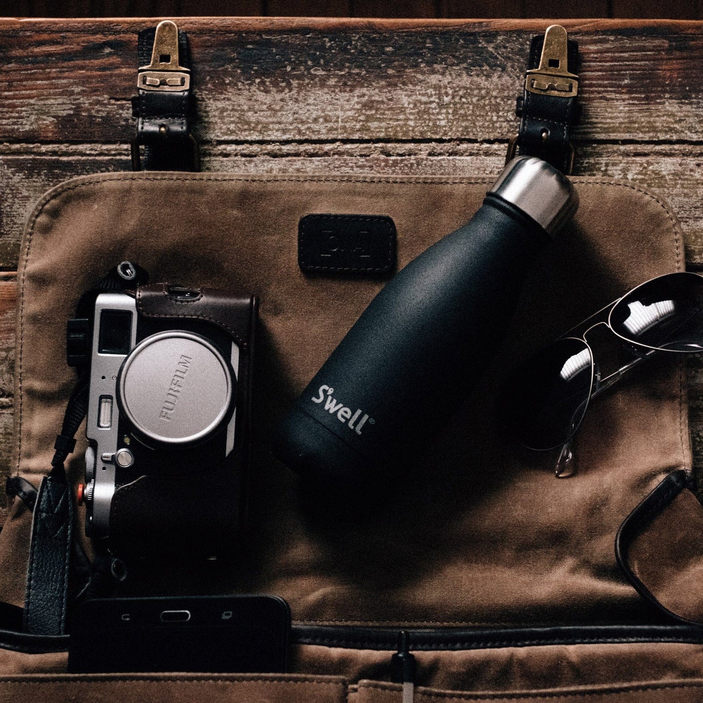 original-bottle-9oz-w5 Swell-Water-Bottle-9oz-Black-Onyx-LifeStyle.jpg
