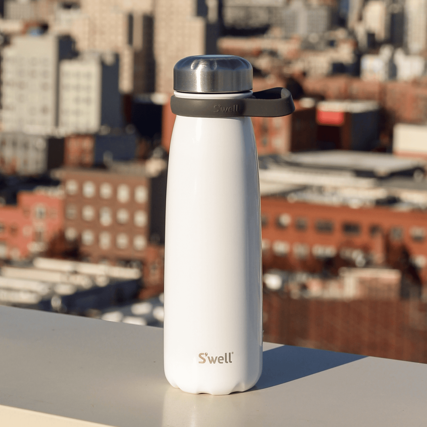 traveler-40oz-e9 Swell-Water-Bottle-Traveler-40oz-White-Angel-Food-Lifestyle.png