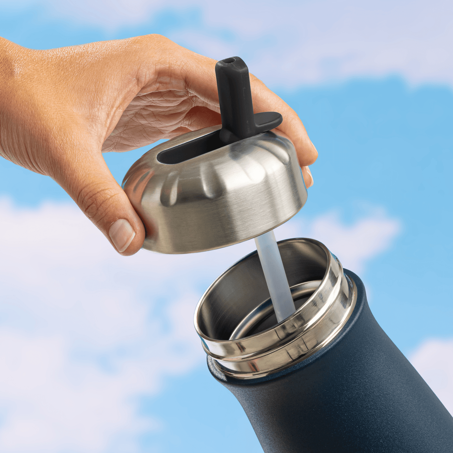 traveler-flip-straw-lid-e6 Swell_Flip_Straw_Cap_Traveler-Straw-Down-Bottle-1.png